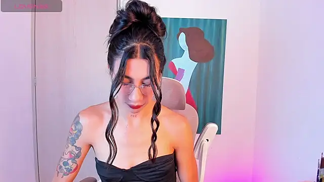 sofiaa grey  online show from 02.15.26