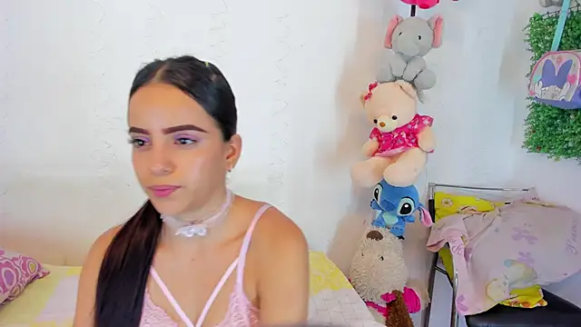 Snapshot of emilyclay_1 chatting on 10.29.25 emilyclay 1 online show from 10.29.25