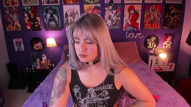 Snapshot of anne_cross chatting on 01.08.26 anne cross online show from 01.08.26