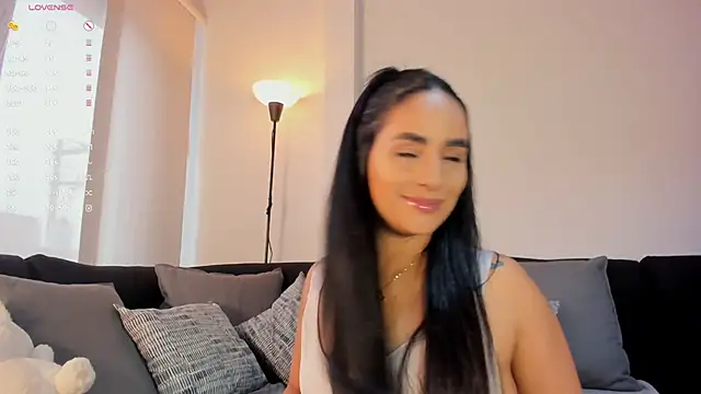 Snapshot of iara_martinez chatting on 11.24.25 iara martinez online show from 11.24.25