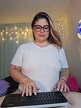 Juliietha servas online show from 05.05.26