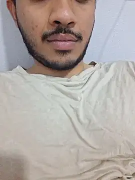 Snapshot of alesssterling chatting on 05.19.26 alesssterling online show from 05.19.26