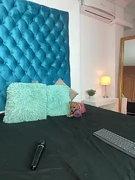 Lillie Burges online show from 03.05.26