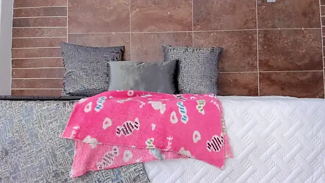 emily hunter12 online show from 11.03.25