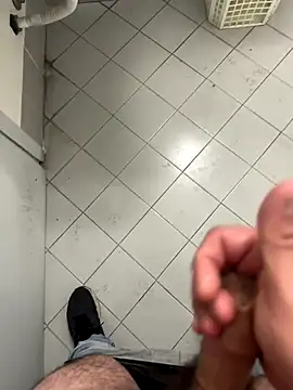 Snapshot of _themask_ chatting on 11.17.25 themask online show from 11.17.25