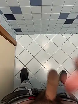 Snapshot of _themask_ chatting on 11.18.25 themask online show from 11.18.25