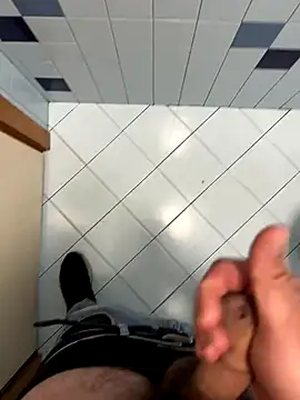 Snapshot of _themask_ chatting on 11.25.25 themask online show from 11.25.25