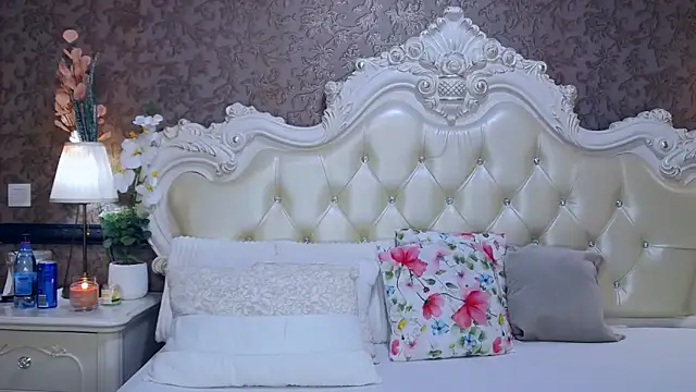 OliveWilson online show from 10.08.25