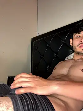 Snapshot of tom_thick chatting on 01.17.26 tom thick online show from 01.17.26