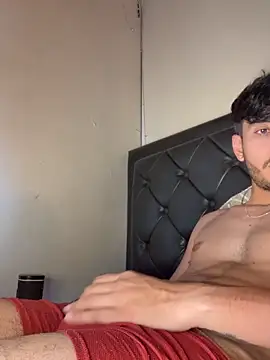 Snapshot of tom_thick chatting on 02.07.26 tom thick online show from 02.07.26