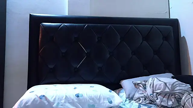 Snapshot of tom_thick chatting on 02.28.26 tom thick online show from 02.28.26