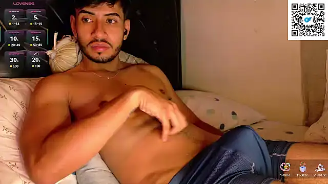 Snapshot of tom_thick chatting on 03.10.26 tom thick online show from 03.10.26