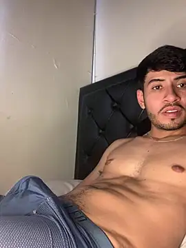 Snapshot of tom_thick chatting on 03.25.26 tom thick online show from 03.25.26