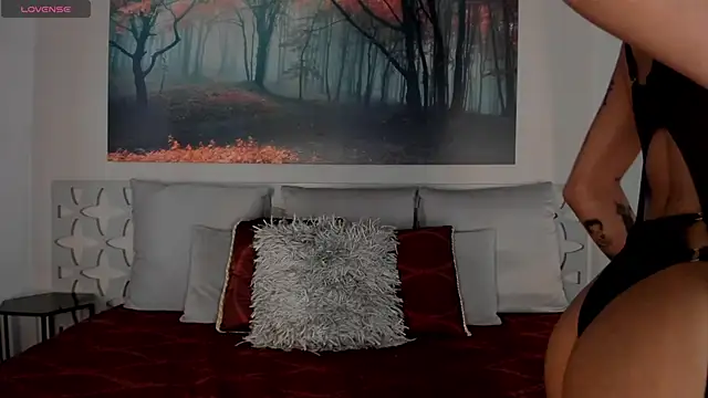 LunaRuso online show from 02.19.25