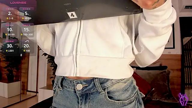 LunaRuso online show from 10.03.25