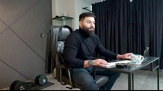 Snapshot of mattmasterss chatting on 12.22.24 mattmasterss online show from 12.22.24