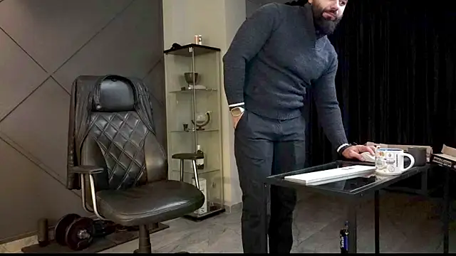 Snapshot of mattmasterss chatting on 12.27.24 mattmasterss online show from 12.27.24