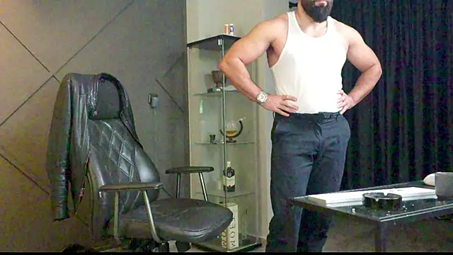 Snapshot of mattmasterss chatting on 12.28.24 mattmasterss online show from 12.28.24