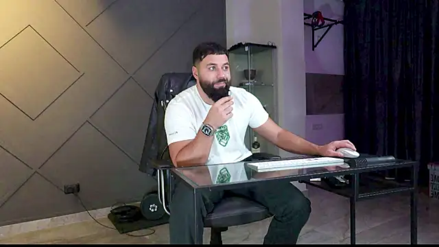 Snapshot of mattmasterss chatting on 01.13.25 mattmasterss online show from 01.13.25