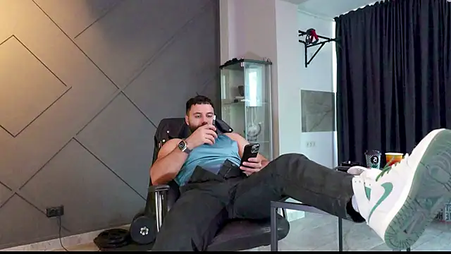 Snapshot of mattmasterss chatting on 01.14.25 mattmasterss online show from 01.14.25