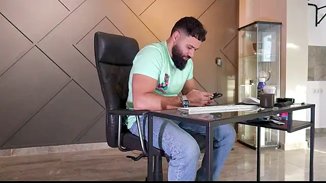 Snapshot of mattmasterss chatting on 02.14.25 mattmasterss online show from 02.14.25