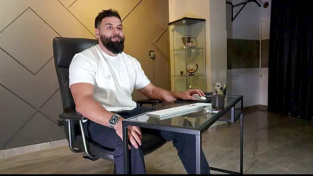 Snapshot of mattmasterss chatting on 02.18.25 mattmasterss online show from 02.18.25