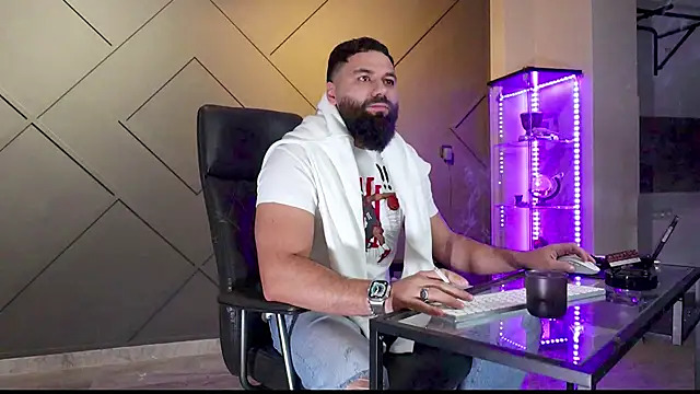 Snapshot of mattmasterss chatting on 03.01.25 mattmasterss online show from 03.01.25