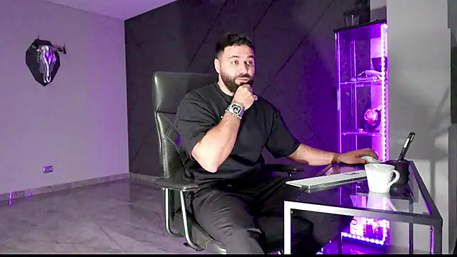 Snapshot of mattmasterss chatting on 03.07.25 mattmasterss online show from 03.07.25