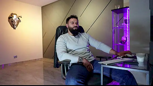 Snapshot of mattmasterss chatting on 03.13.25 mattmasterss online show from 03.13.25