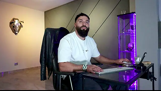 Snapshot of mattmasterss chatting on 03.21.25 mattmasterss online show from 03.21.25