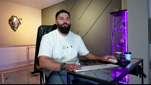 Snapshot of mattmasterss chatting on 03.22.25 mattmasterss online show from 03.22.25