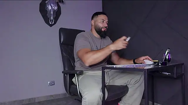 Snapshot of mattmasterss chatting on 09.25.25 mattmasterss online show from 09.25.25