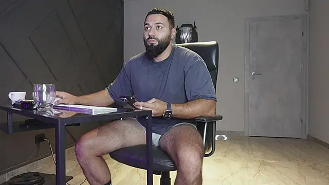 Snapshot of mattmasterss chatting on 10.07.25 mattmasterss online show from 10.07.25