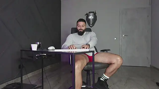 Snapshot of mattmasterss chatting on 10.28.25 mattmasterss online show from 10.28.25