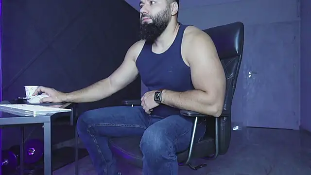 Snapshot of mattmasterss chatting on 11.17.25 mattmasterss online show from 11.17.25