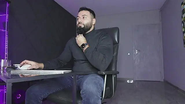 Snapshot of mattmasterss chatting on 12.16.25 mattmasterss online show from 12.16.25