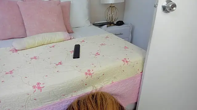 Valeriasaenzz  online show from 02.07.25