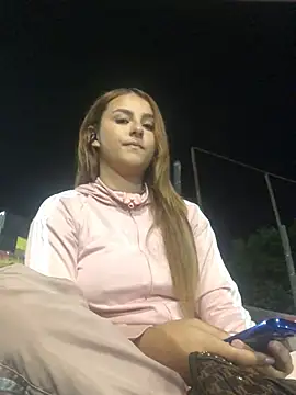 Valeriasaenzz  online show from 03.18.25