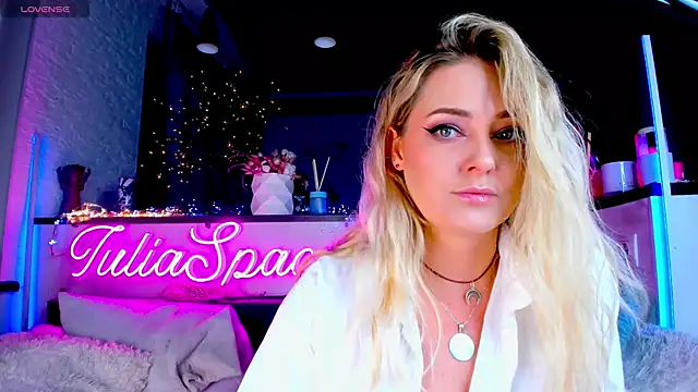  JuliaSpace  online show from 01.19.25