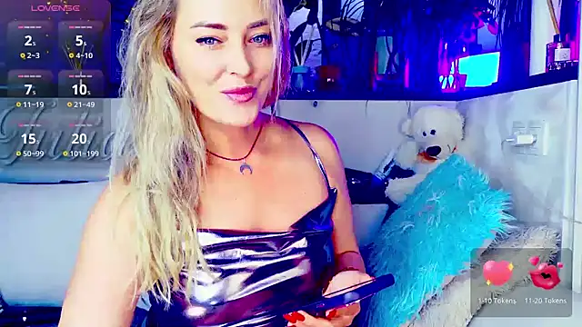  JuliaSpace  online show from 10.22.25