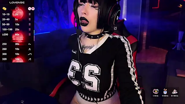 Snapshot of Eva-miller1 chatting on 10.21.25 Eva-miller1 online show from 10.21.25