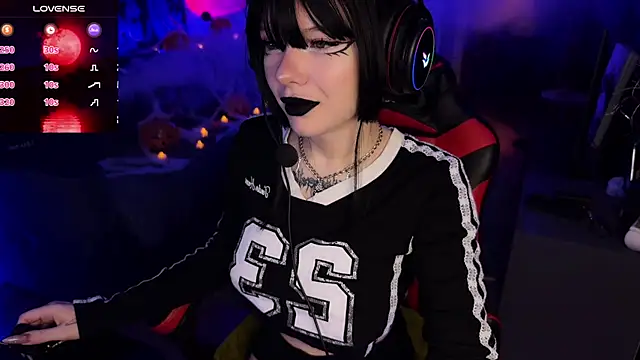 Snapshot of Eva-miller1 chatting on 10.26.25 Eva-miller1 online show from 10.26.25