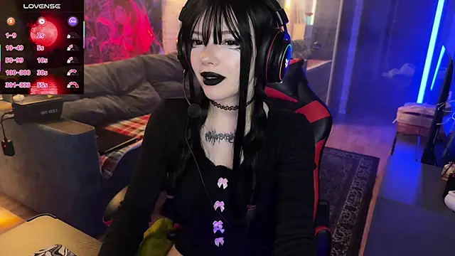 Snapshot of Eva-miller1 chatting on 11.07.25 Eva-miller1 online show from 11.07.25