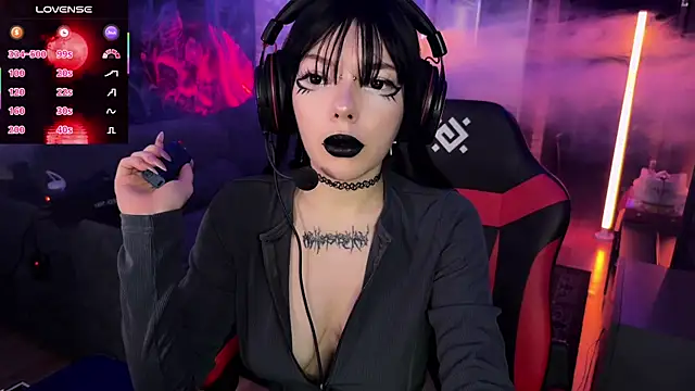 Snapshot of Eva-miller1 chatting on 11.10.25 Eva-miller1 online show from 11.10.25