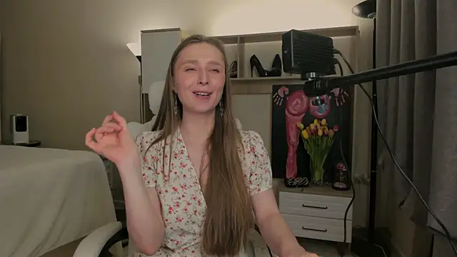 Snapshot of CharlotteWells chatting on 03.10.25 CharlotteWells online show from 03.10.25