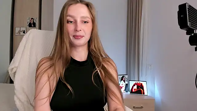 CharlotteWells online show from 11.11.25