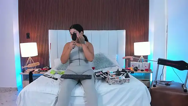 Snapshot of Liana_Asaff chatting on 01.13.25 Liana Asaff online show from 01.13.25