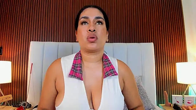 Snapshot of Liana_Asaff chatting on 01.27.25 Liana Asaff online show from 01.27.25