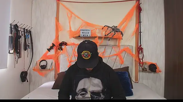 Snapshot of Liana_Asaff chatting on 10.13.25 Liana Asaff online show from 10.13.25