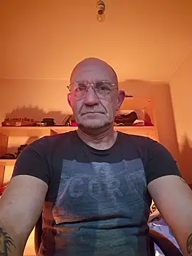 Snapshot of papasuchtpussy chatting on 01.10.26 papasuchtpussy online show from 01.10.26